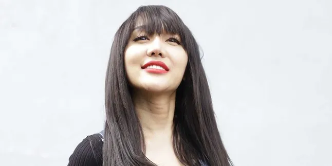 Dibandingkan Dengan Dena Rachman, Lucinta Luna: 'Itu Siapa? Saya Enggak Tahu' Dibandingkan Dengan Dena Rachman, Lucinta Luna: 'Itu Siapa? Saya Enggak Tahu'
