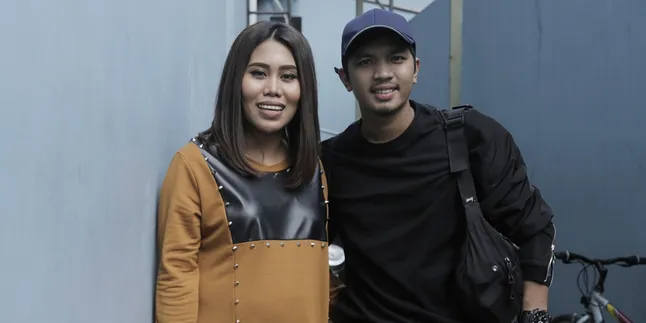 Dibelikan Mobil Mewah Oleh Sang Suami, Evi Masamba: Dapat Duit Dari Mana Lu