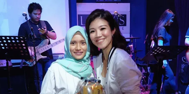 Diberi Surprise Oleh Fans, Agatha Suci Menangis Terharu