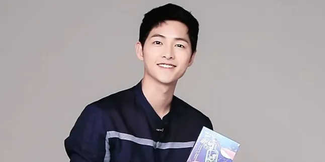 Diberi Tas Branded, Penyanyi OST 'DOTS' Puji Song Joong Ki