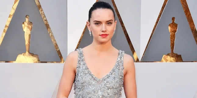 Dibully, Daisy Ridley Menolak Minta Maaf Karena Bertubuh Langsing