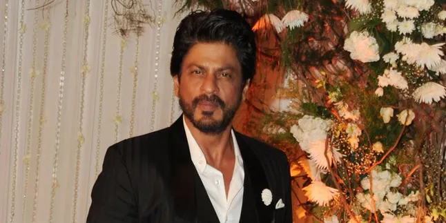 Dicegat Pengemis, Sikap Shahrukh Khan Benar-Benar Bikin Melting Dicegat Pengemis, Sikap Shahrukh Khan Benar-Benar Bikin Melting