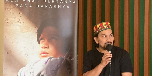 Didedikasikan Untuk Almarhumah Ibunya, Tompi Remake Lagu Bimbo yang Berjudul 'Ada Anak Bertanya Pada Bapaknya'