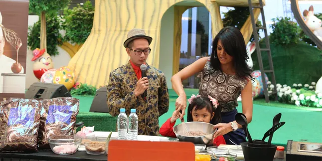 Didera Masalah Rumah Tangga, Farah Quinn Asyik Demo Masak