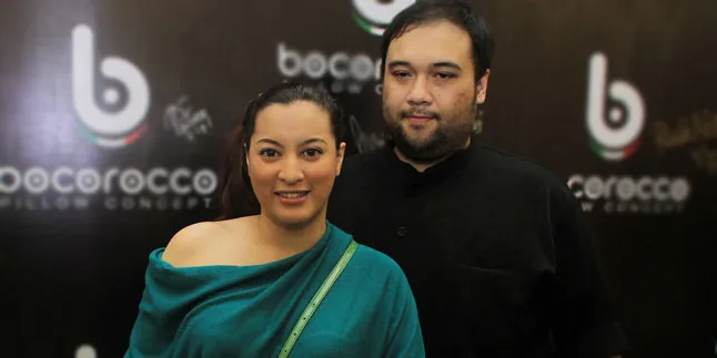 Didi dan Jane Shalimar Lewati Pergantian Tahun Bersama Didi dan Jane Shalimar Lewati Pergantian Tahun Bersama