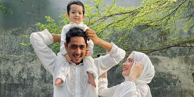 Prayed for Divorce by Fanatic Fans, Putri Anne Shares Sweet Moments with Arya Saloka and Their Son