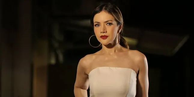 Diduga Belum Lulus Kuliah, Barbie Kumalasari Posting Surat Sumpah Advokat