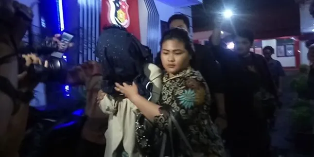 Diduga Libatkan Artis, Polisi Ringkus Praktik Prostitusi Online di Batu Diduga Libatkan Artis, Polisi Ringkus Praktik Prostitusi Online di Batu
