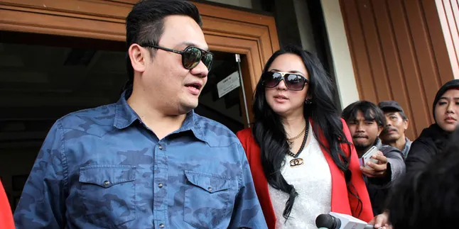 Diduga Selingkuh, Farhat Abbas dan Regina Digrebek di Bogor! Diduga Selingkuh, Farhat Abbas dan Regina Digrebek di Bogor!