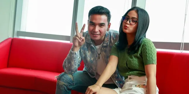 Digarap Cuma 15 Jam, Hari dan Putri Rilis Single Perdana Bertajuk 'Sempurnakan Cinta' Digarap Cuma 15 Jam, Hari dan Putri Rilis Single Perdana Bertajuk 'Sempurnakan Cinta'