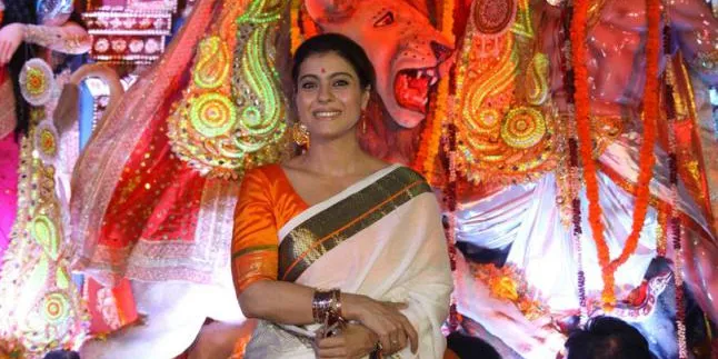 Digoda, Kajol Tunjukkan Jari Tengahnya ke Wartawan India Digoda, Kajol Tunjukkan Jari Tengahnya ke Wartawan India