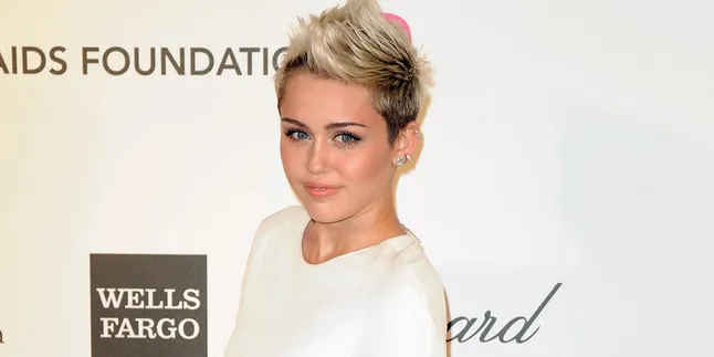 Digosipkan Meninggal, Miley Cyrus Unggah Foto Topless