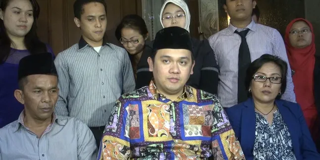 Digosipkan Pacaran Dengan Jubirnya, Farhat Abbas Tertawa Digosipkan Pacaran Dengan Jubirnya, Farhat Abbas Tertawa