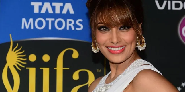 Digosipkan Putus, Bipasha Basu Ngamuk ke Wartawan