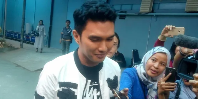 Digugat Cerai Tiba-Tiba Ciptakan Lagu, Usaha Aldi Taher Cari Popularitas? Digugat Cerai Tiba-Tiba Ciptakan Lagu, Usaha Aldi Taher Cari Popularitas?