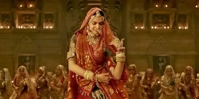 Dihadang Teror dan Demo, PADMAAVAT Berjaya Raup Rp 230 Miliar di Pekan Pertama Tayang