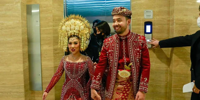 Dihadiri Oleh Artis Papan Atas Hingga Pejabat Negara, Erick Thohir Jadi Saksi Pernikahan Kiky Saputri dan Muhammad Khairi Dihadiri Oleh Artis Papan Atas Hingga Pejabat Negara, Erick Thohir Jadi Saksi Pernikahan Kiky Saputri dan Muhammad Khairi