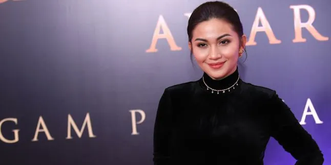 Dihujat Karena Pajang Foto Merokok, Ariel Tatum Balas Dengan Santai