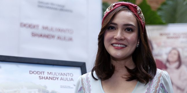 Netizens Criticize Shandy Aulia for Giving Complementary Feeding to 4-Month-Old Claire Herbowo, Shandy Aulia Speaks Out