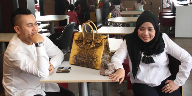 Diisukan Cerai, Nassar - Musdalifah Malah Makin Kompak Diisukan Cerai, Nassar - Musdalifah Malah Makin Kompak