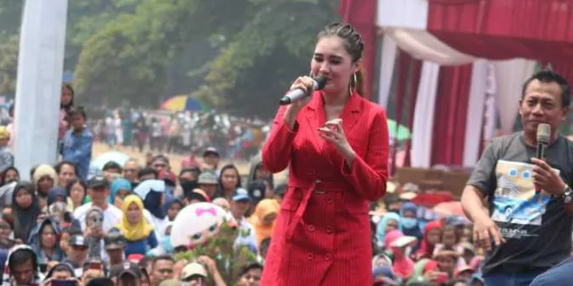 Diisukan Jadi Selingkuhan Mantan Bupati Kediri, Nella Kharisma Membantah