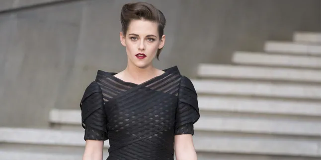 Diisukan Lesbian, Kristen Stewart Tertangkap Mesra Dengan Wanita
