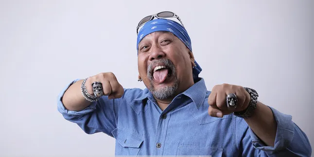Dijenguk Cucu di Rumah Sakit, Indro Warkop Jadi Semangat Dijenguk Cucu di Rumah Sakit, Indro Warkop Jadi Semangat