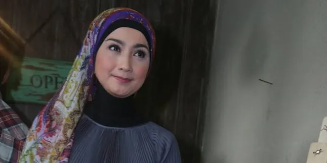 Dikabarkan Dekat dengan Pilot, Desy Ratnasari Akhirnya Buka Suara Dikabarkan Dekat dengan Pilot, Desy Ratnasari Akhirnya Buka Suara