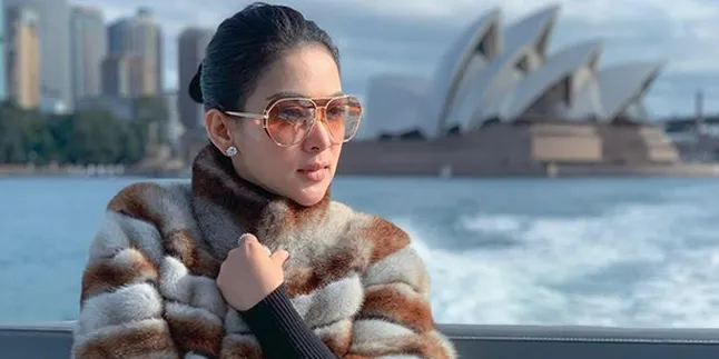 Dikabarkan Hamil, Aisyahrani Beberkan Alasan Syahrini Selalu Pakai Flat Shoes Dikabarkan Hamil, Aisyahrani Beberkan Alasan Syahrini Selalu Pakai Flat Shoes