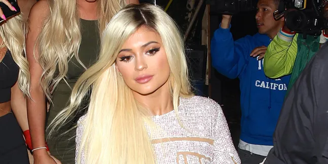 Hubungannya Memanas, Kylie Jenner Beri Ultimatum Pada Pacar?