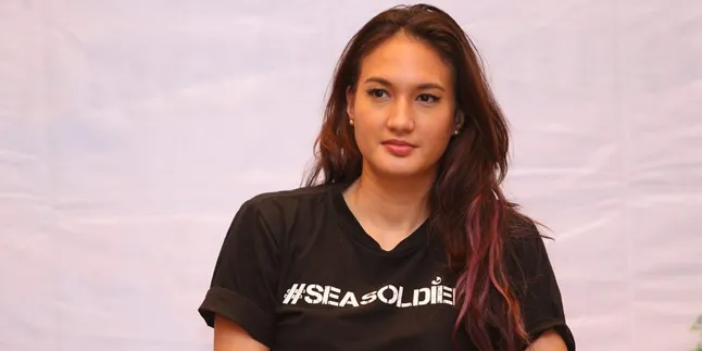 Dikabarkan Menikah, Nadine Chandrawinata Malah Ketawa