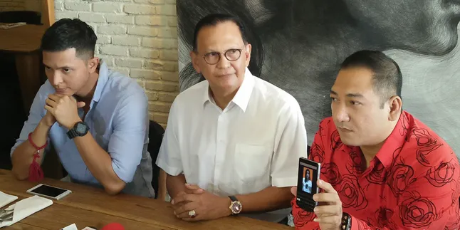 Dikabarkan Nikah dengan Gadis Remaja, Ini Penjelasan Roy Marten Dikabarkan Nikah dengan Gadis Remaja, Ini Penjelasan Roy Marten