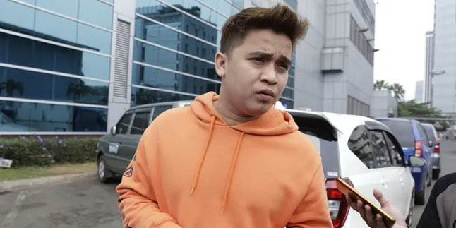 Dikabarkan Putus, Nikita Mirzani Sebut Billy Syahputra Sering Tampak Murung