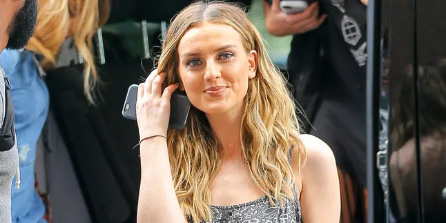 Dikabarkan Menjauh, Perrie Edwards & Luke Pasqualino Malah Ciuman Dikabarkan Menjauh, Perrie Edwards & Luke Pasqualino Malah Ciuman