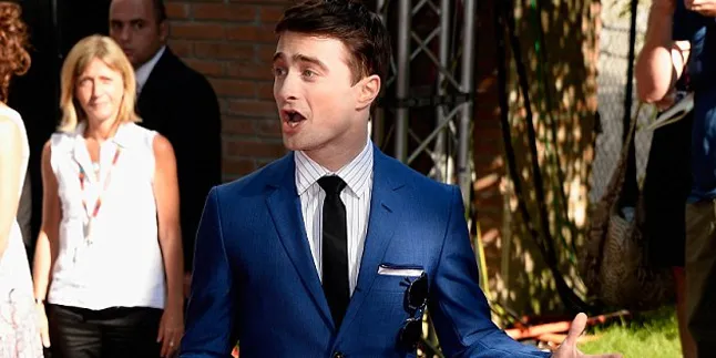 Dikabarkan Sakit, Daniel Radcliffe Segar Bugar di Red Carpet
