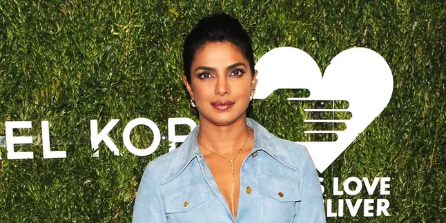 Dikado Stylist, Priyanka Chopra Dapat Tas Anjing Rp 19 Juta Dikado Stylist, Priyanka Chopra Dapat Tas Anjing Rp 19 Juta