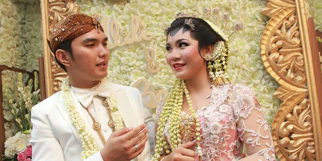 Dikaruniai Anak Perempuan, Aldi Taher Resmi Jadi Ayah