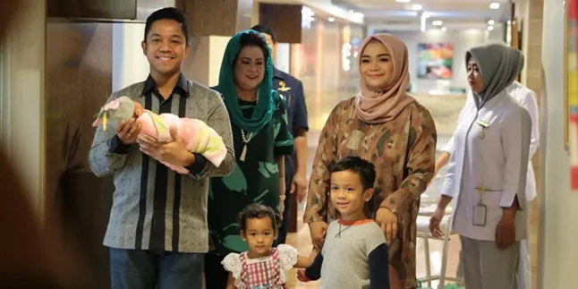 Dikaruniai Anak Pertama, Sheza Idris dan Suami Pilih Urus Sendiri Dikaruniai Anak Pertama, Sheza Idris dan Suami Pilih Urus Sendiri