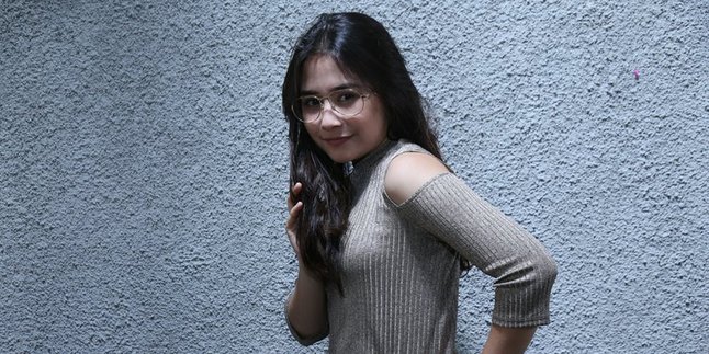 Dikelilingi Penyanyi Cowok, Prilly Latuconsina: Aku Seneng Banget