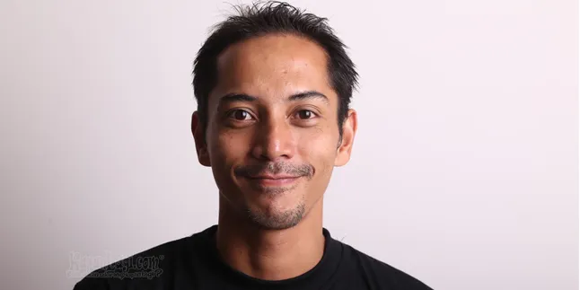 Dikelilingi Wanita Cantik, Fauzi Baadila Masih Betah Menduda