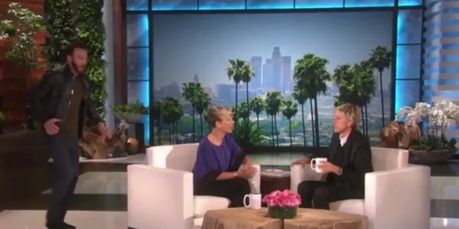 Dikerjai Chris Evans Yang Jahil, Scarlett Johansson Shock!