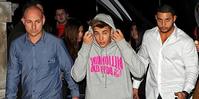 Dikerumuni Para Gadis, Justin Bieber Pesta Hingga Subuh