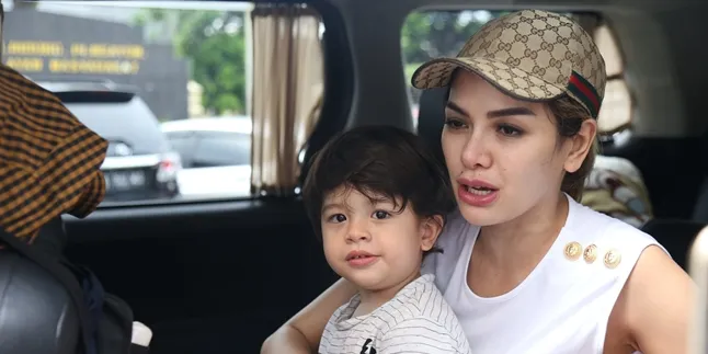 Dikonfrontir, Nikita Mirzani: Gue Mau Ketemu Lucky Bukan Jupe Dikonfrontir, Nikita Mirzani: Gue Mau Ketemu Lucky Bukan Jupe