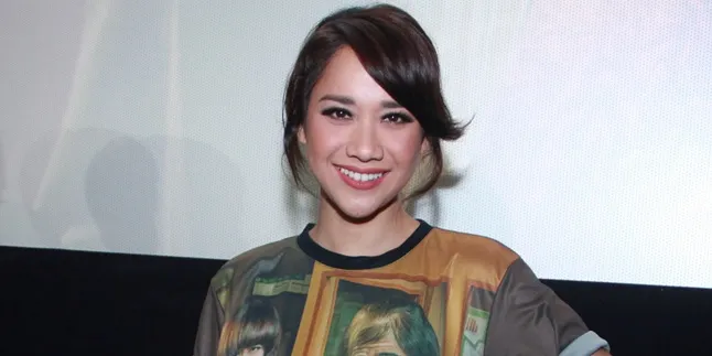 Dikunjungi Ashraf di Lokasi Syuting, BCL Honeymoon Lagi? Dikunjungi Ashraf di Lokasi Syuting, BCL Honeymoon Lagi?
