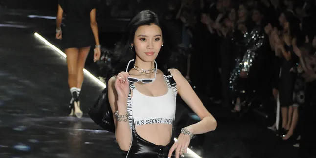 Dilamar Anak Konglomerat pada Mei Lalu, Model Viral Ming Xi Lahirkan Anak Perempuan Dilamar Anak Konglomerat pada Mei Lalu, Model Viral Ming Xi Lahirkan Anak Perempuan