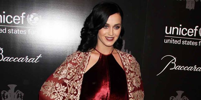 Dilecehkan Paparazzi Australia, Katy Perry Sebut Mereka Banci!