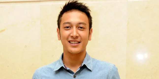 Dimas Anggara Tak Canggung Adegan Ciuman di Depan Pacar