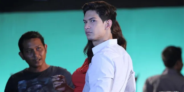 Dimas Beck Jadi Pecandu di 'LO GUE END'