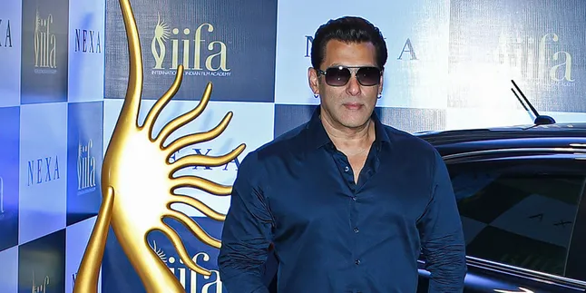 Diminta Tetap Jadi Host 'Bigg Boss 16', Salman Khan Disebut Dapat Bayaran Rp 1,8 Triliun Diminta Tetap Jadi Host 'Bigg Boss 16', Salman Khan Disebut Dapat Bayaran Rp 1,8 Triliun