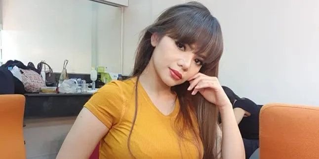 Dinar Candy Lepas Baju Saat Diajak Nge-Drift Bareng Akbar Rais Dinar Candy Lepas Baju Saat Diajak Nge-Drift Bareng Akbar Rais